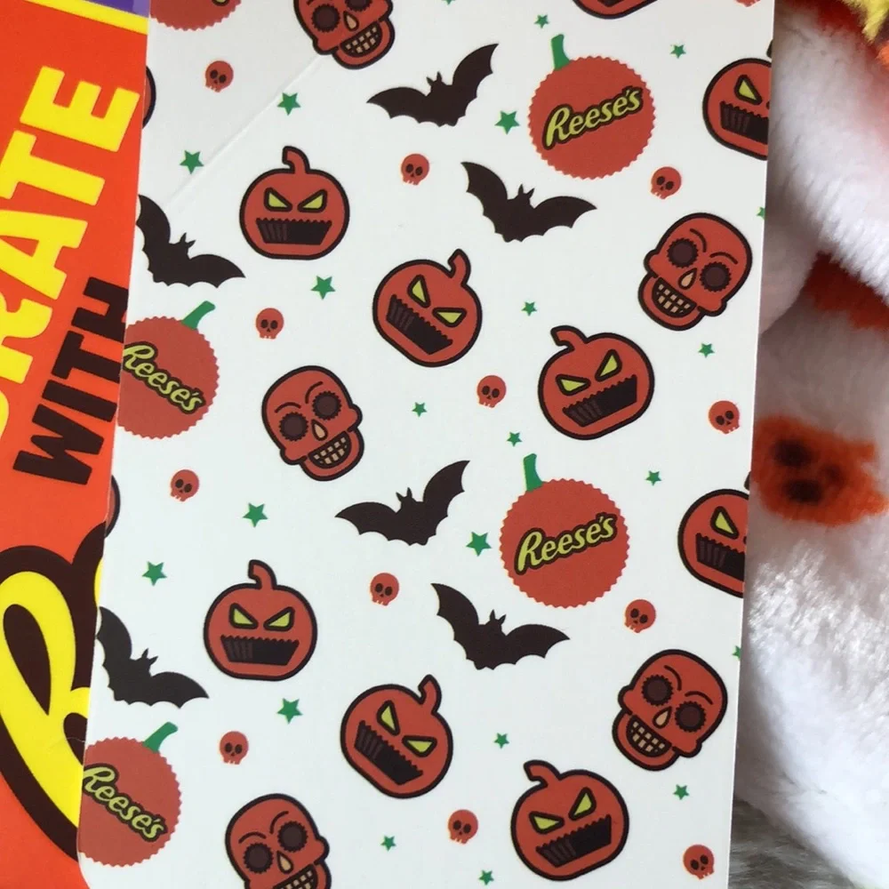 REESE’S Halloween Plush Throw Blanket - White with Orange Pumpkin Print